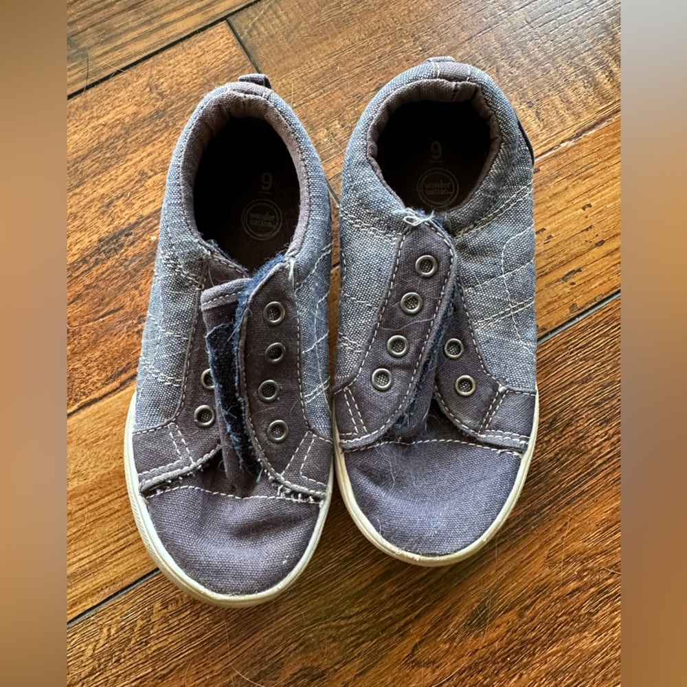 Wonder nation blue kid shoes size 9